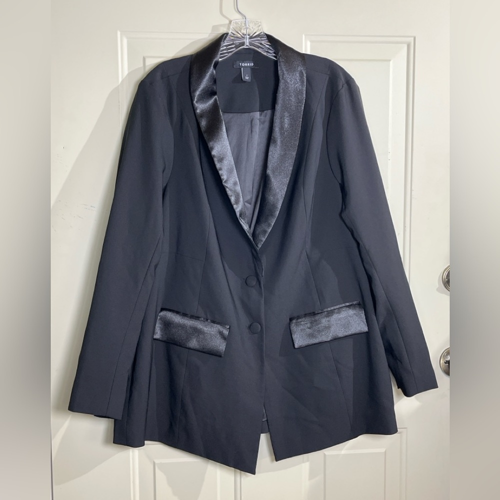 Torrid Black Satin Trim Blazer Jacket Size 1 (14/16) Plus Formal Evening Coat